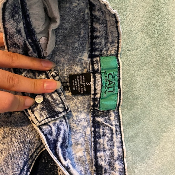 Forever 21 washed out jean shorts - Picture 1 of 3